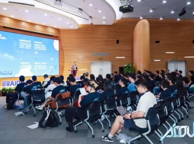 招聘平台显示 AI 岗月薪下限均值已达 4.7 万元，多家大厂秋招抢人逻辑被颠覆