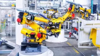 中国工业机器人销量连续11年领跑全球，自主品牌市占超四成