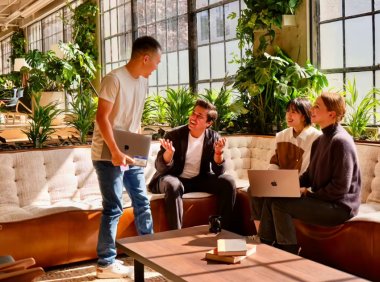 OpenAI 招募逾百名前投行人士训练 AI，目标干掉初级银行从业者的重复活