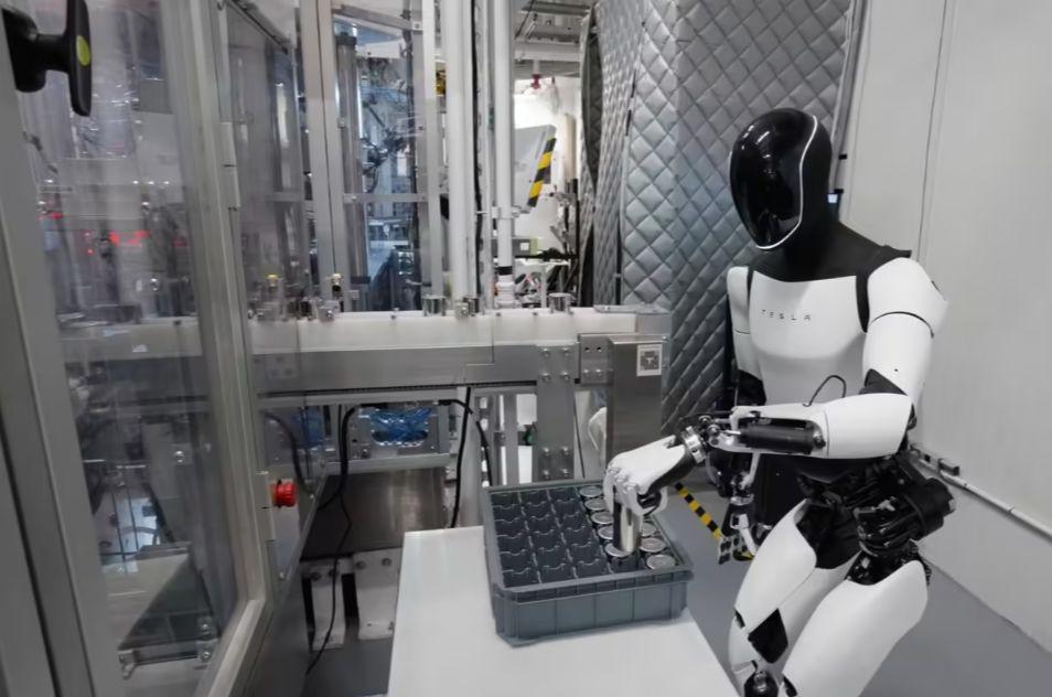 e9eb7a63j00t3c10e001yd000qi00hkp 马斯克:特斯拉正全力推进 Optimus 人形机器人的规模化生产