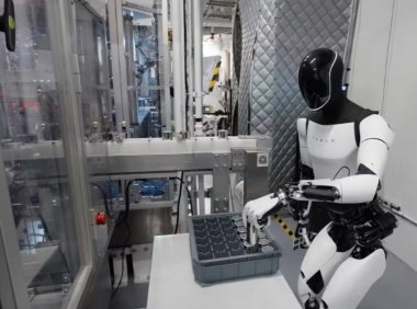 特斯拉擎天柱人形机器人加速规模化生产，马斯克称其将成为最重要产品