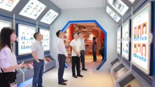 校友反哺母校！AI创始人捐赠智能英语教室助力教育科技融合