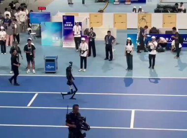 世界人形机器人运动会开赛 宇树科技1500米夺冠展现技术突破