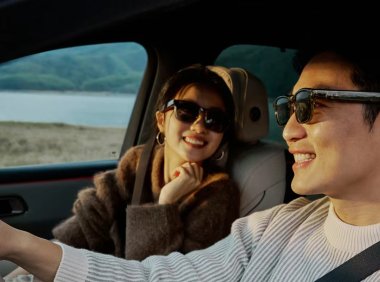 理想汽车发布首款AI眼镜Livis 1999元起售支持蔡司镜片