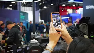 CES2026创新奖得主：傲鲨 VIATRIX海外首次亮相，引领外骨骼机器人走向日常