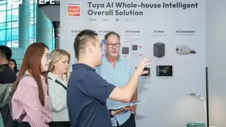 涂鸦智能亮相香港秋灯展展示AI照明解决方案