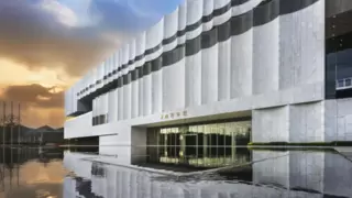 上海博物馆东馆启用AI智能导航系统，AR实景导航解决逛馆难题