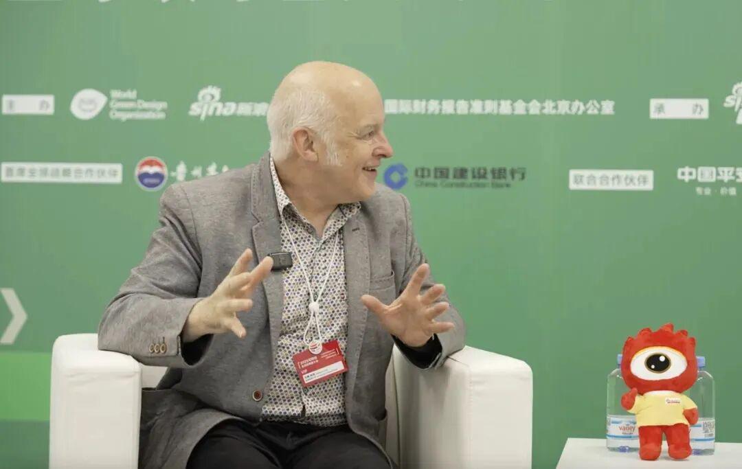 e2e07745j00t5c7ab001nd000u000izm 曼大教授:AI 无法替代人类创造力与情感联结