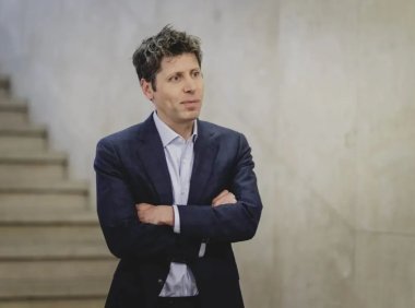 OpenAI年收入超130亿美元 2027年目标千亿营收