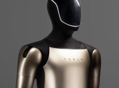 马斯克：三年内特斯拉 Optimus 人形机器人将超越顶尖人类外科医生